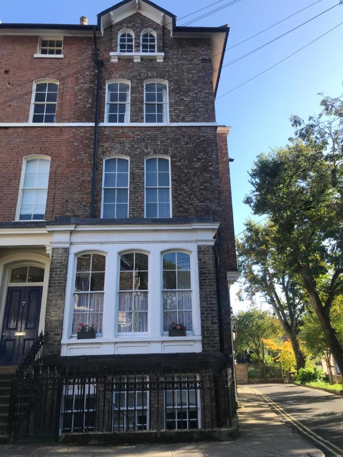 Abbotts Mews Centre Apartment